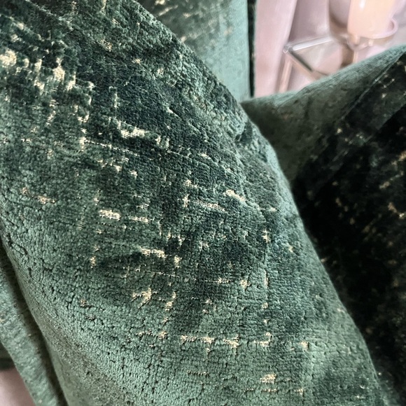 1-NWT CALDEIRA CUT VELVET
DECORATIVE PILLOW (READ DESCRIPTION FOR DETAILS) - Picture 16 of 17